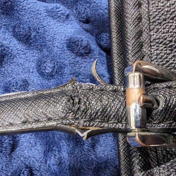 Used MICHAEL KORS Jet Set Zip Tote in Black/Grey Leather - Picture 16 of 16